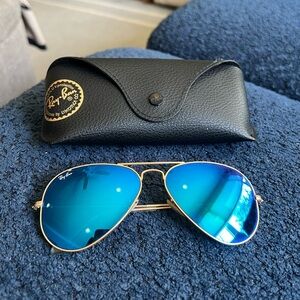 Mirrored Blue Rayban Aviators Matte Gold Frame